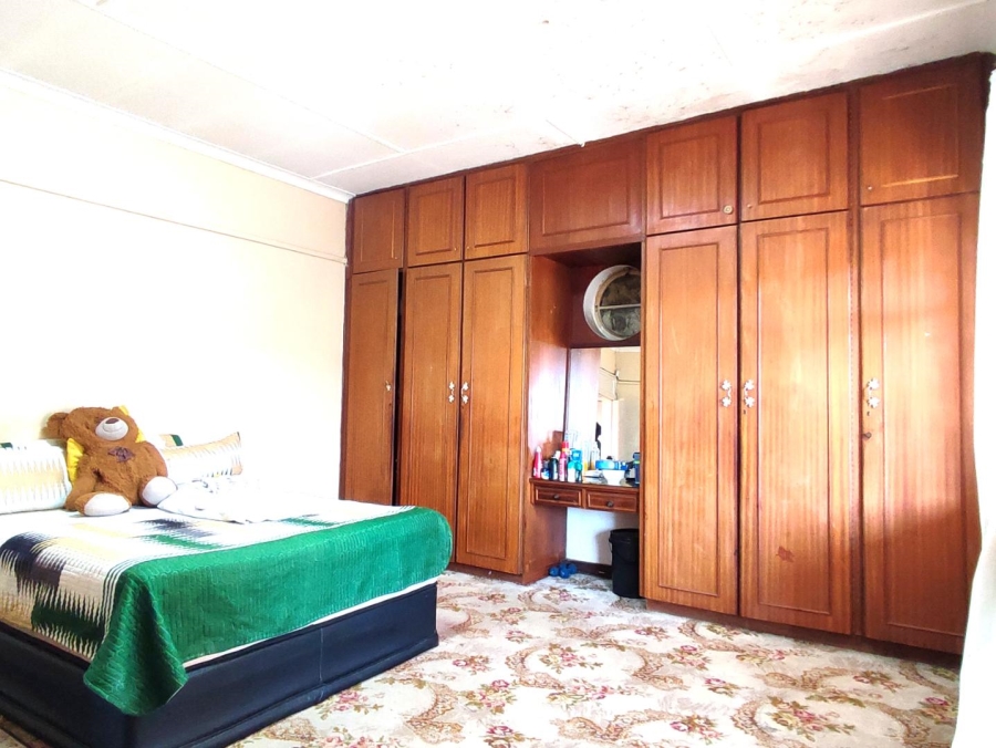 5 Bedroom Property for Sale in Wentworth Park Gauteng