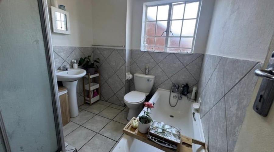 2 Bedroom Property for Sale in Noordwyk Gauteng
