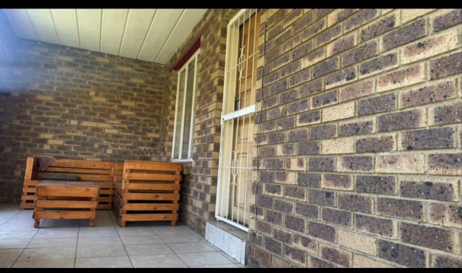 2 Bedroom Property for Sale in Noordwyk Gauteng