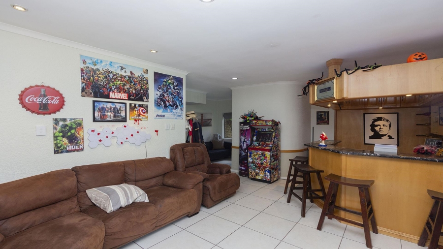 To Let 4 Bedroom Property for Rent in Khyber Rock Gauteng