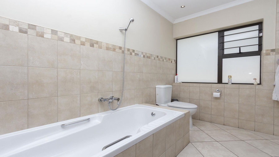 To Let 4 Bedroom Property for Rent in Khyber Rock Gauteng