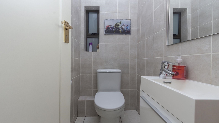 To Let 4 Bedroom Property for Rent in Khyber Rock Gauteng