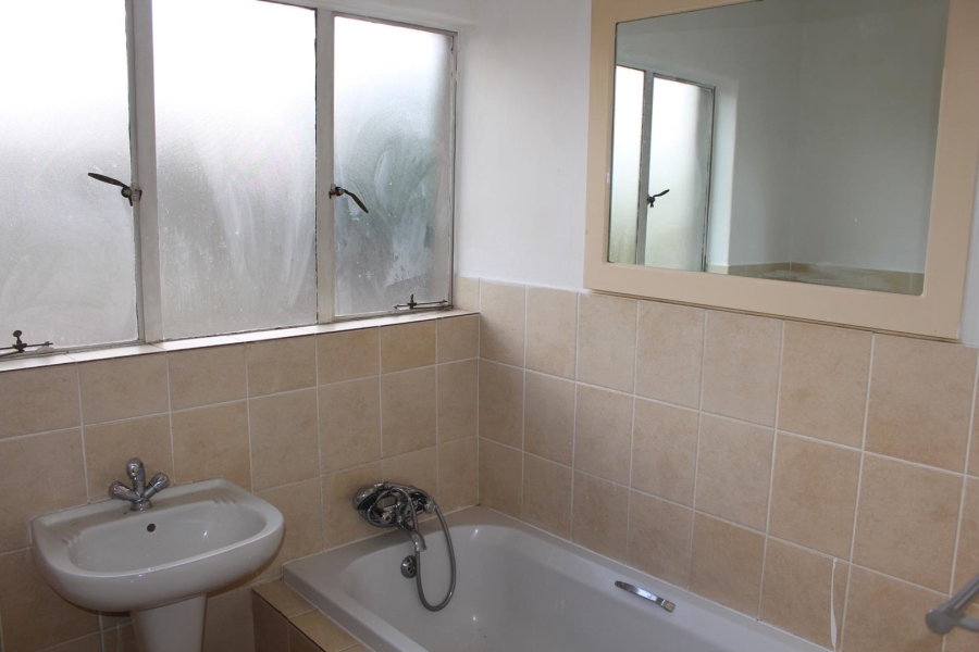 2 Bedroom Property for Sale in Hoogland Gauteng