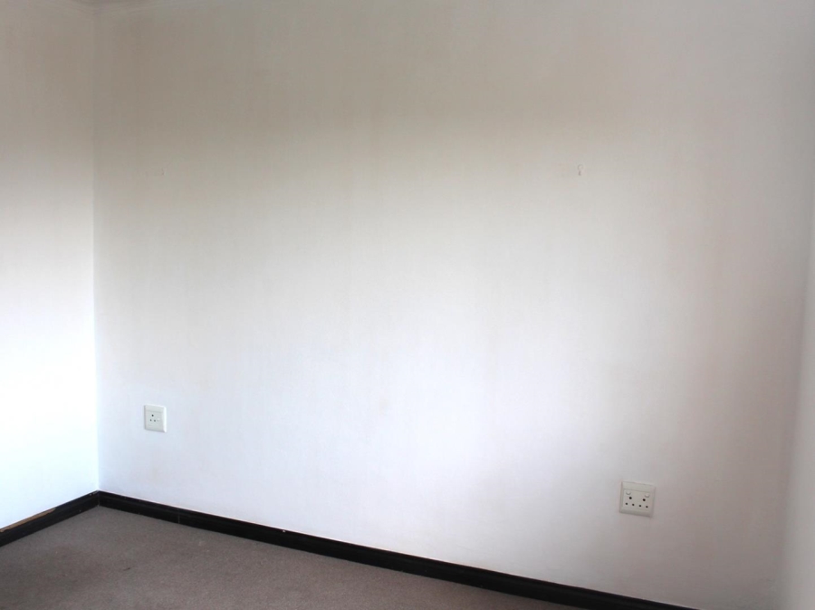 2 Bedroom Property for Sale in Hoogland Gauteng