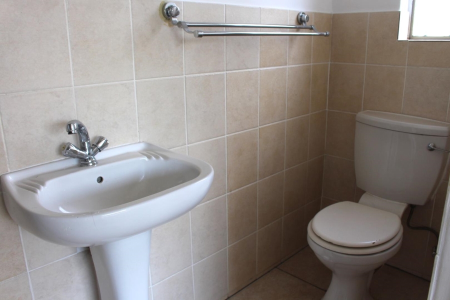 2 Bedroom Property for Sale in Hoogland Gauteng