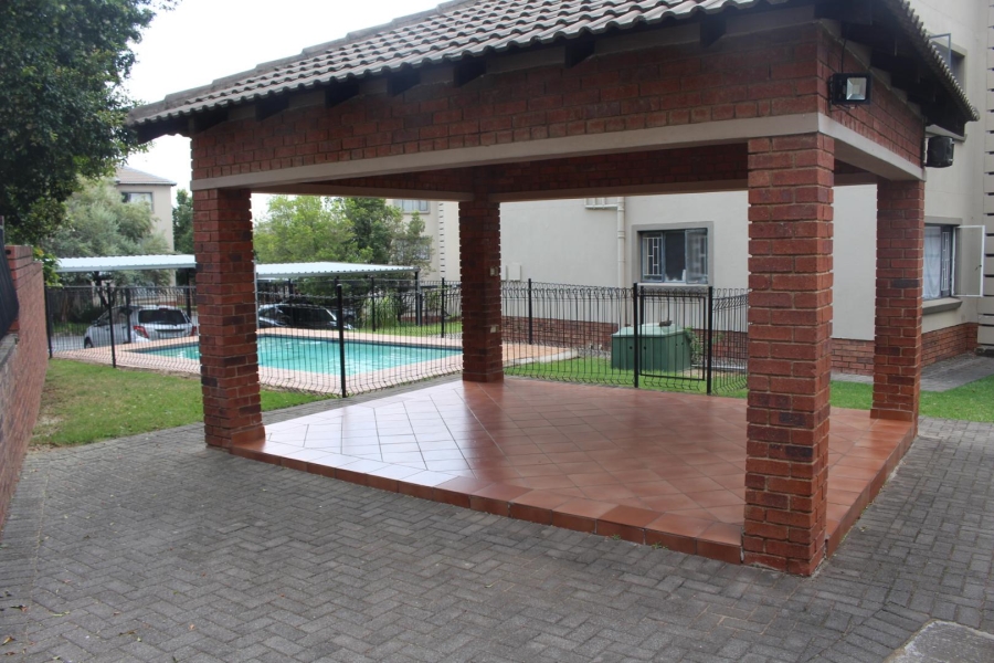 2 Bedroom Property for Sale in Hoogland Gauteng