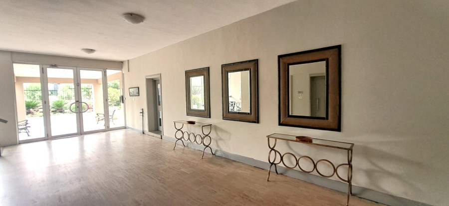 To Let 2 Bedroom Property for Rent in Sandown Gauteng