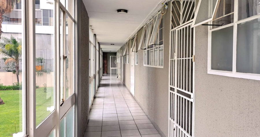 To Let 2 Bedroom Property for Rent in Sandown Gauteng