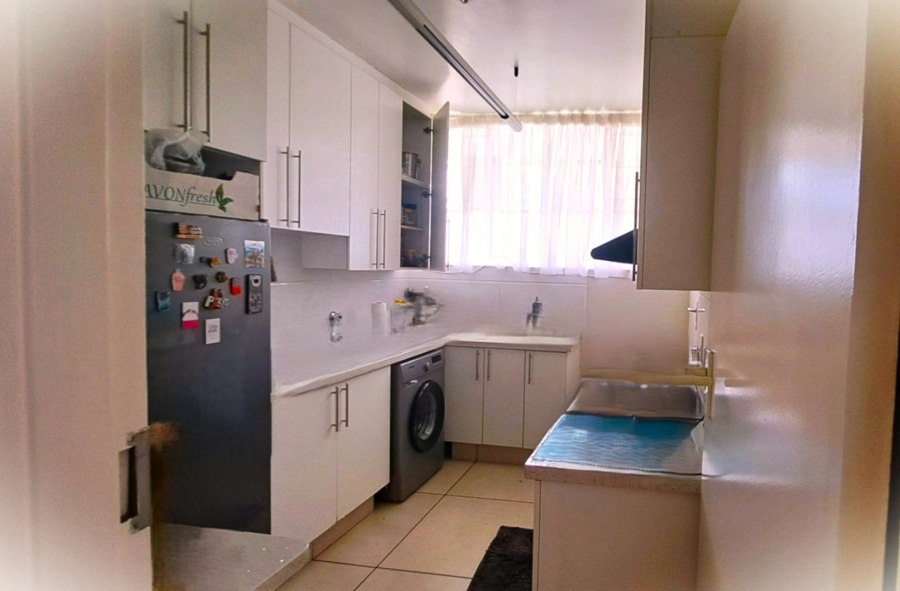 To Let 2 Bedroom Property for Rent in Sandown Gauteng