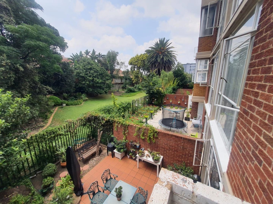 To Let 2 Bedroom Property for Rent in Sandown Gauteng