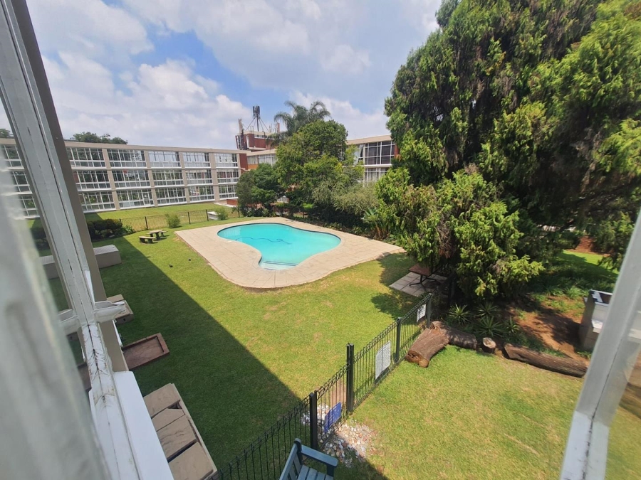 To Let 2 Bedroom Property for Rent in Sandown Gauteng