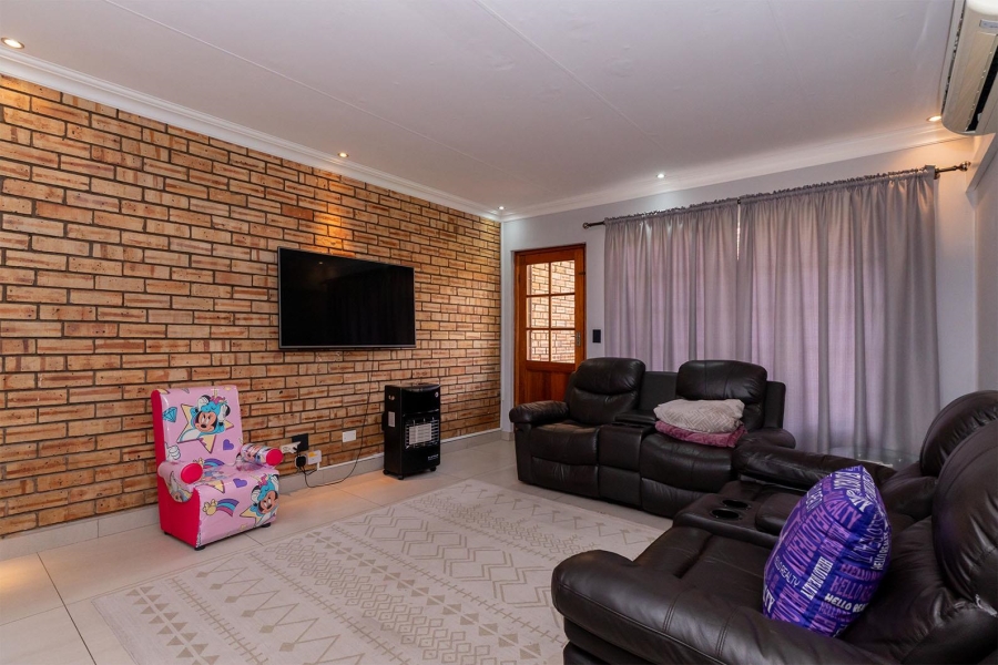 3 Bedroom Property for Sale in Glen Erasmia Gauteng