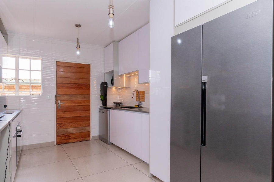 3 Bedroom Property for Sale in Glen Erasmia Gauteng