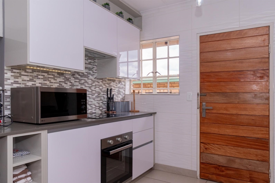 3 Bedroom Property for Sale in Glen Erasmia Gauteng