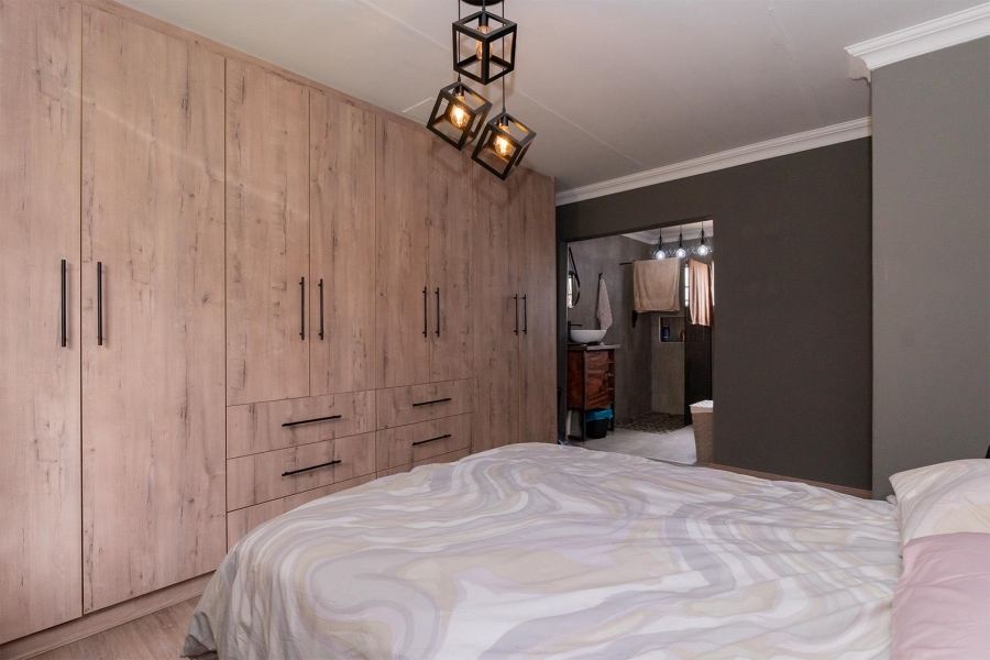 3 Bedroom Property for Sale in Glen Erasmia Gauteng