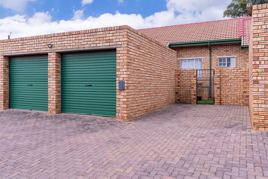 3 Bedroom Property for Sale in Glen Erasmia Gauteng