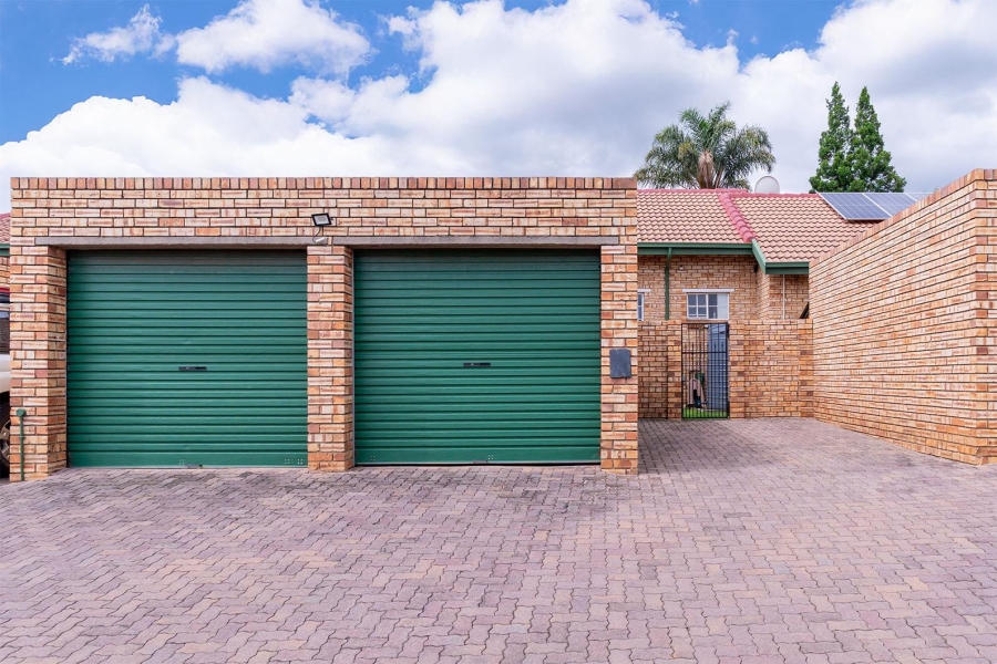 3 Bedroom Property for Sale in Glen Erasmia Gauteng