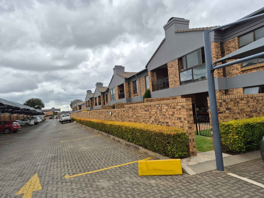2 Bedroom Property for Sale in Ravenswood Gauteng