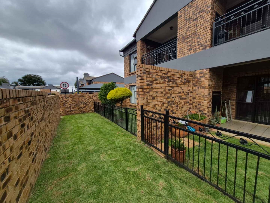 2 Bedroom Property for Sale in Ravenswood Gauteng