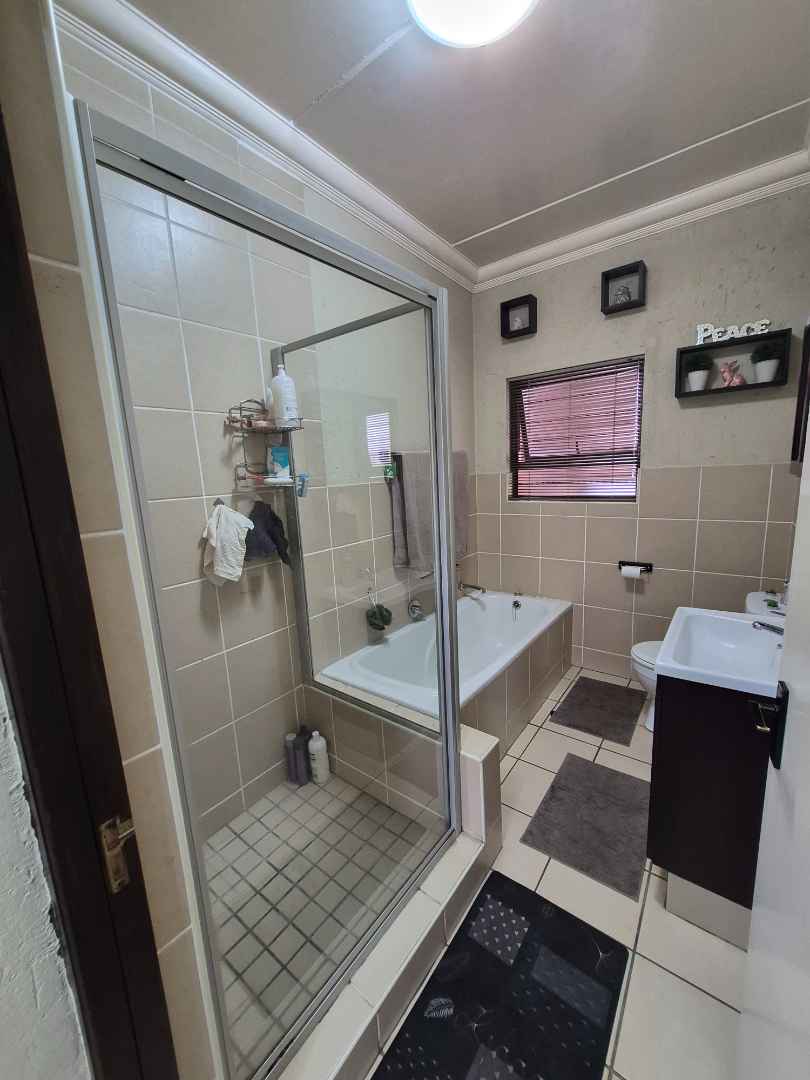 2 Bedroom Property for Sale in Ravenswood Gauteng