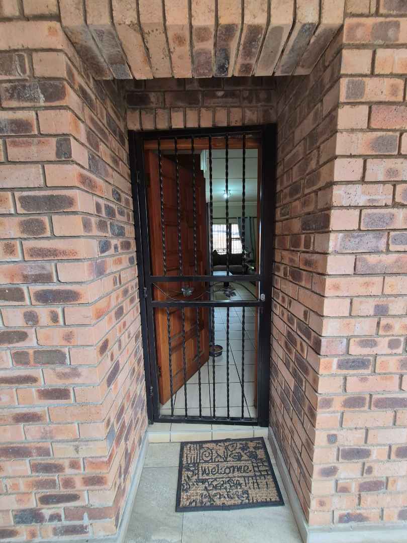 2 Bedroom Property for Sale in Ravenswood Gauteng