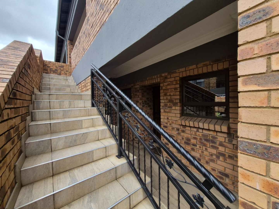 2 Bedroom Property for Sale in Ravenswood Gauteng