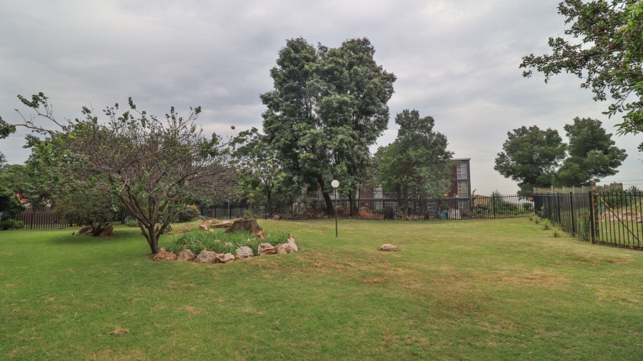 To Let 3 Bedroom Property for Rent in Constantia Kloof Gauteng