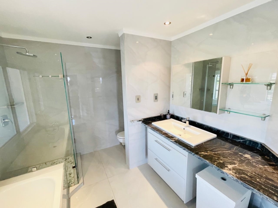 To Let 2 Bedroom Property for Rent in Sandhurst Gauteng