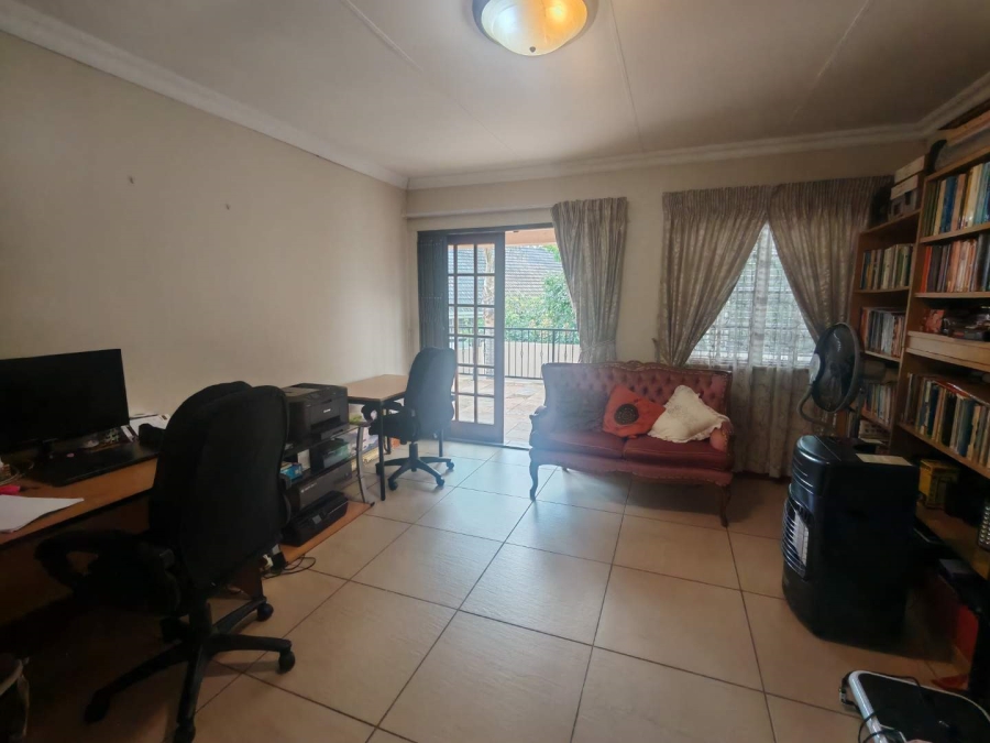 5 Bedroom Property for Sale in Die Hoewes Gauteng