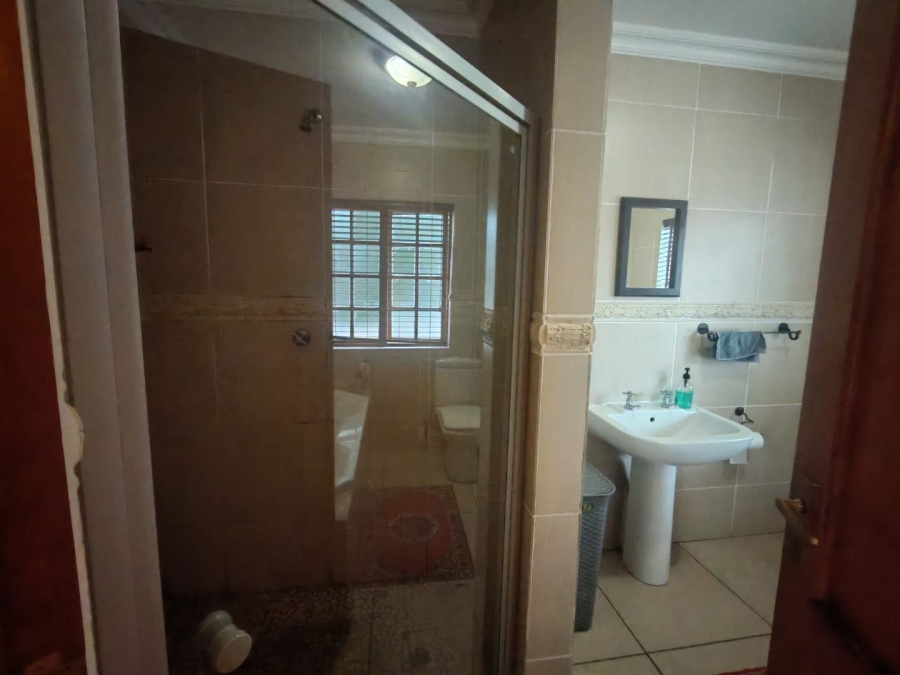 5 Bedroom Property for Sale in Die Hoewes Gauteng