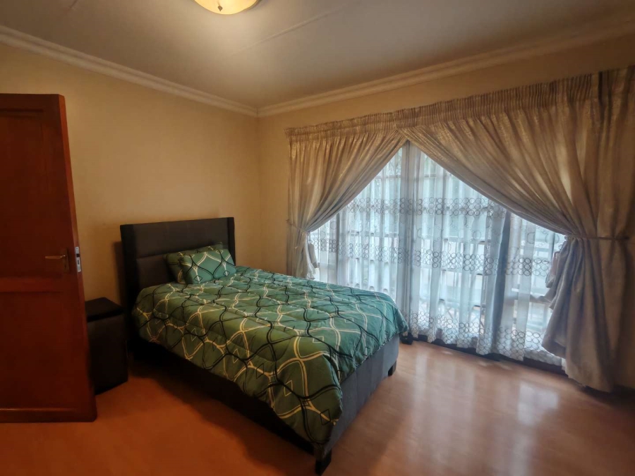 5 Bedroom Property for Sale in Die Hoewes Gauteng