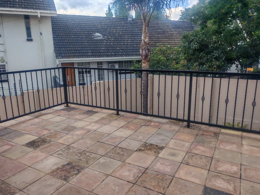 5 Bedroom Property for Sale in Die Hoewes Gauteng