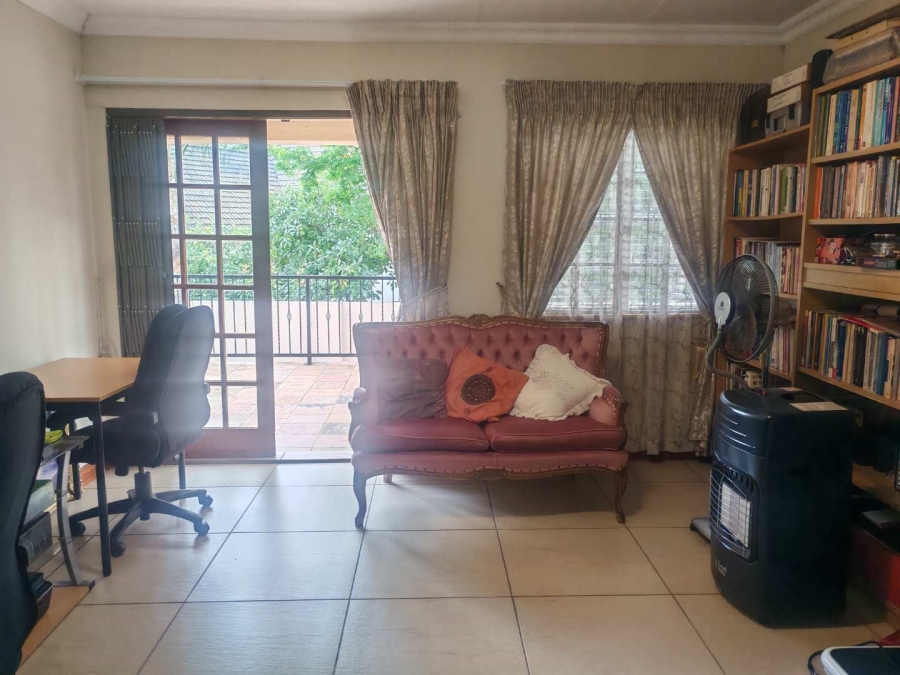 5 Bedroom Property for Sale in Die Hoewes Gauteng