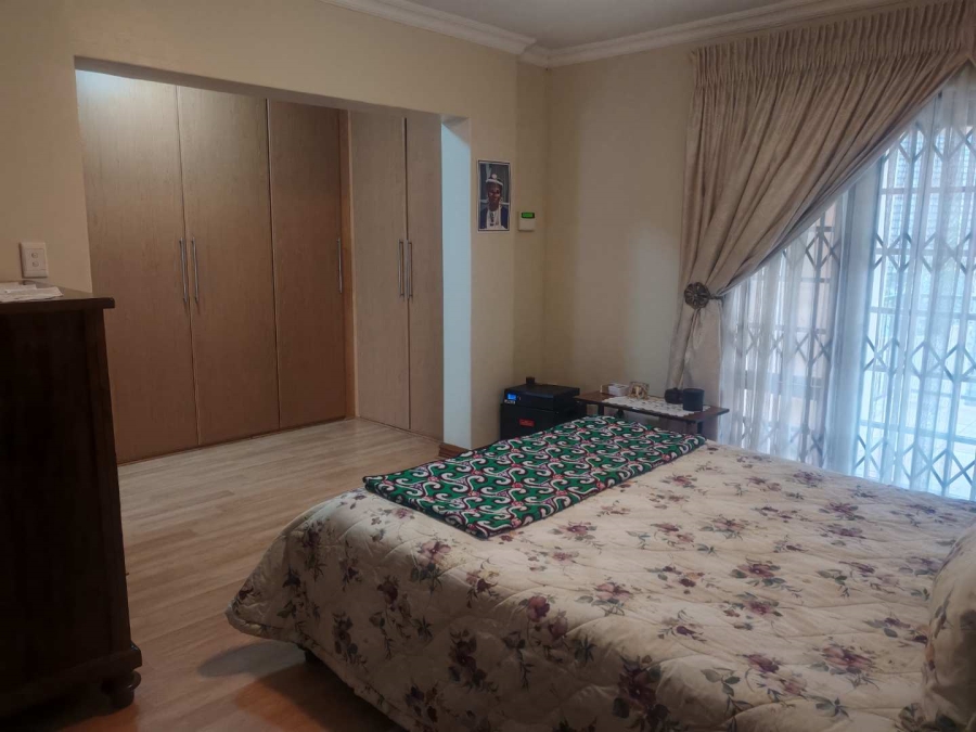 5 Bedroom Property for Sale in Die Hoewes Gauteng