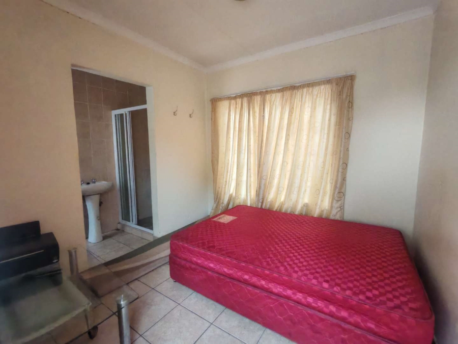 5 Bedroom Property for Sale in Die Hoewes Gauteng