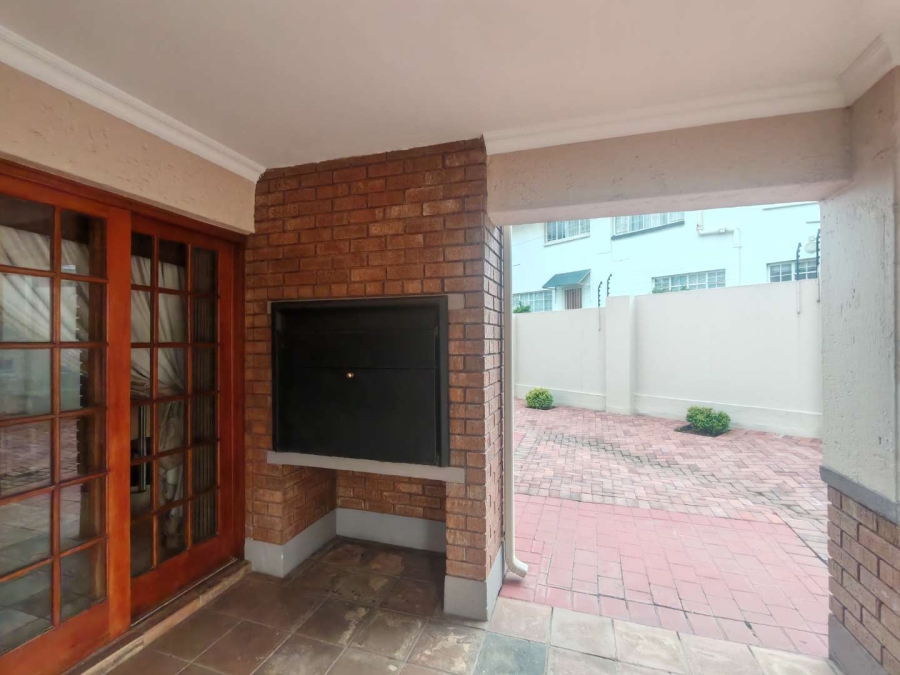 5 Bedroom Property for Sale in Die Hoewes Gauteng