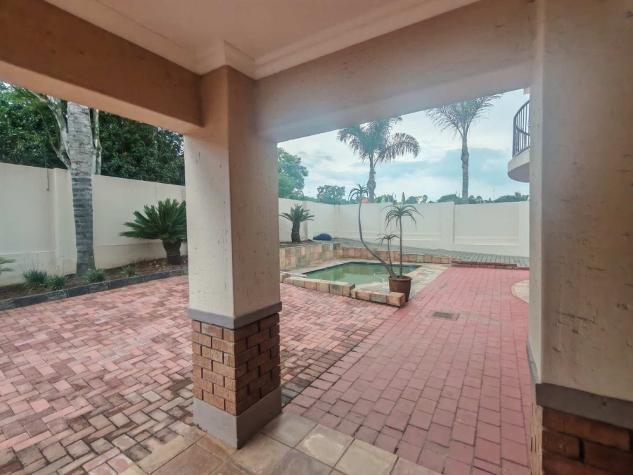 5 Bedroom Property for Sale in Die Hoewes Gauteng