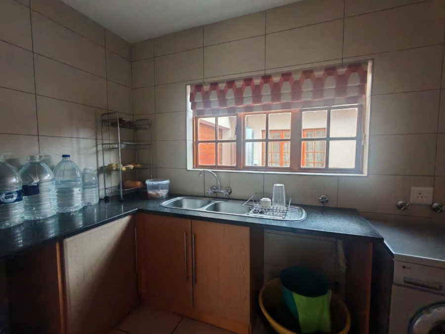 5 Bedroom Property for Sale in Die Hoewes Gauteng