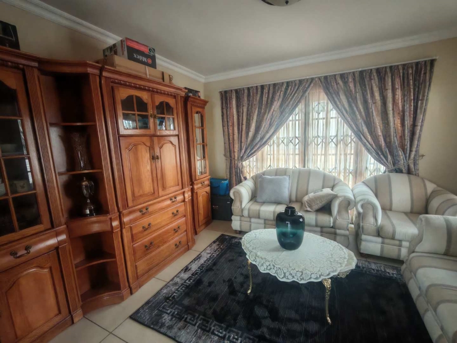 5 Bedroom Property for Sale in Die Hoewes Gauteng