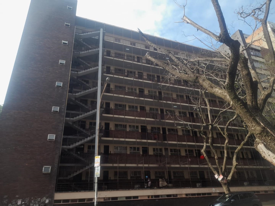 1 Bedroom Property for Sale in Hillbrow Gauteng