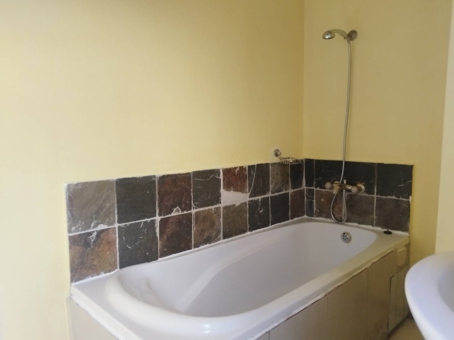 2 Bedroom Property for Sale in Honeydew Grove Gauteng