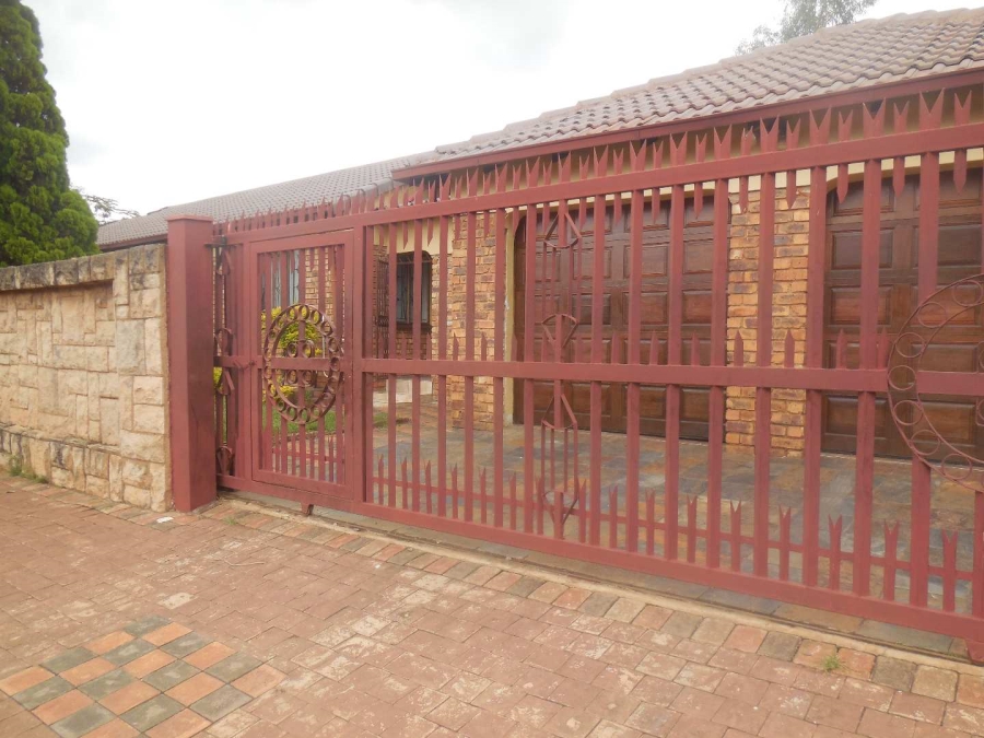 3 Bedroom Property for Sale in Lindo Park Gauteng