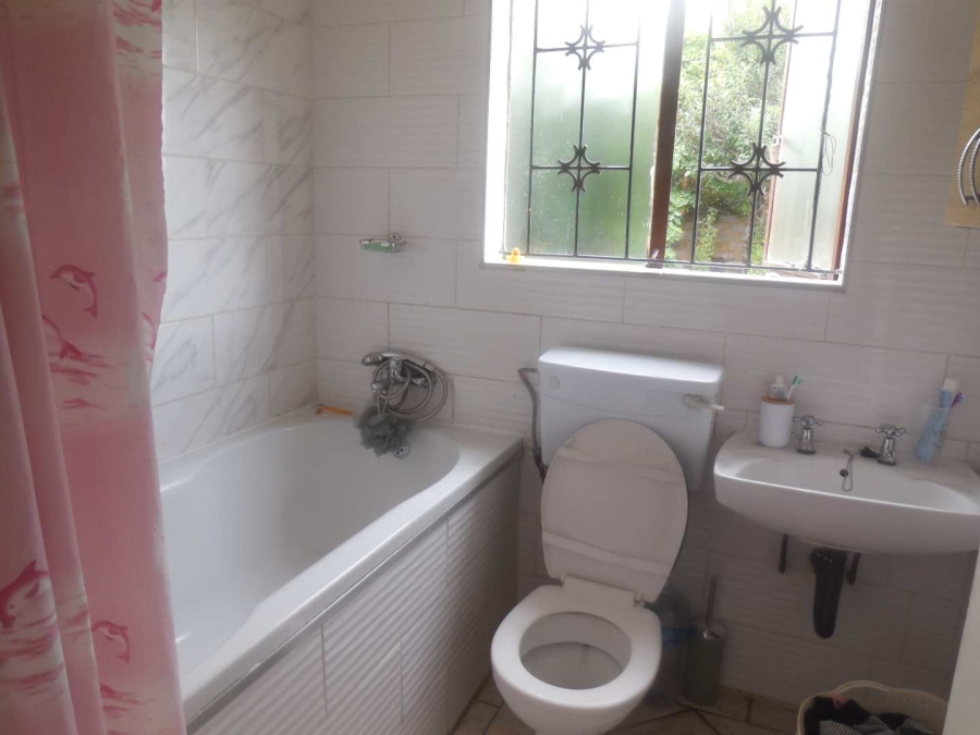 3 Bedroom Property for Sale in Lindo Park Gauteng