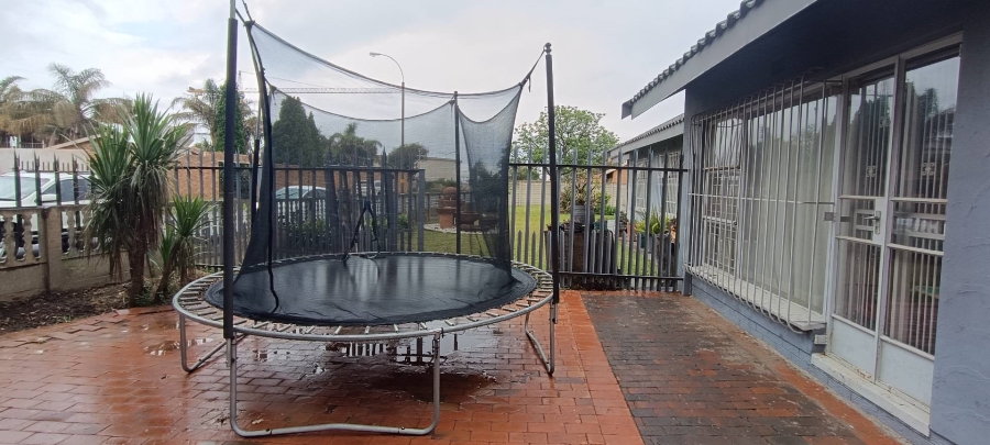 3 Bedroom Property for Sale in Nimrod Park Gauteng