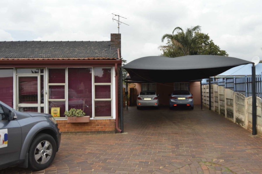 3 Bedroom Property for Sale in Birchleigh Gauteng