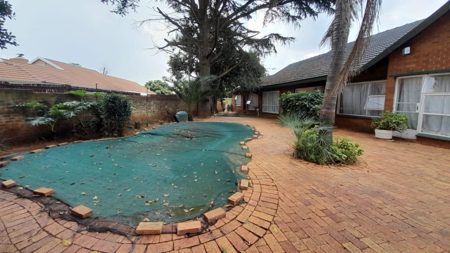 5 Bedroom Property for Sale in Birchleigh Gauteng
