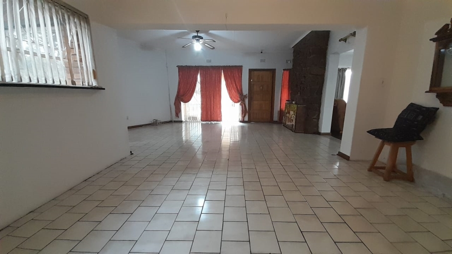 5 Bedroom Property for Sale in Birchleigh Gauteng