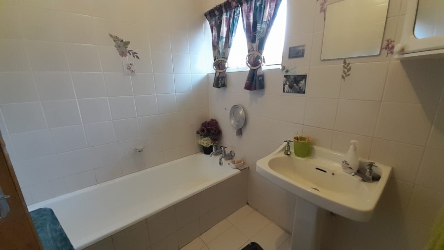 5 Bedroom Property for Sale in Birchleigh Gauteng