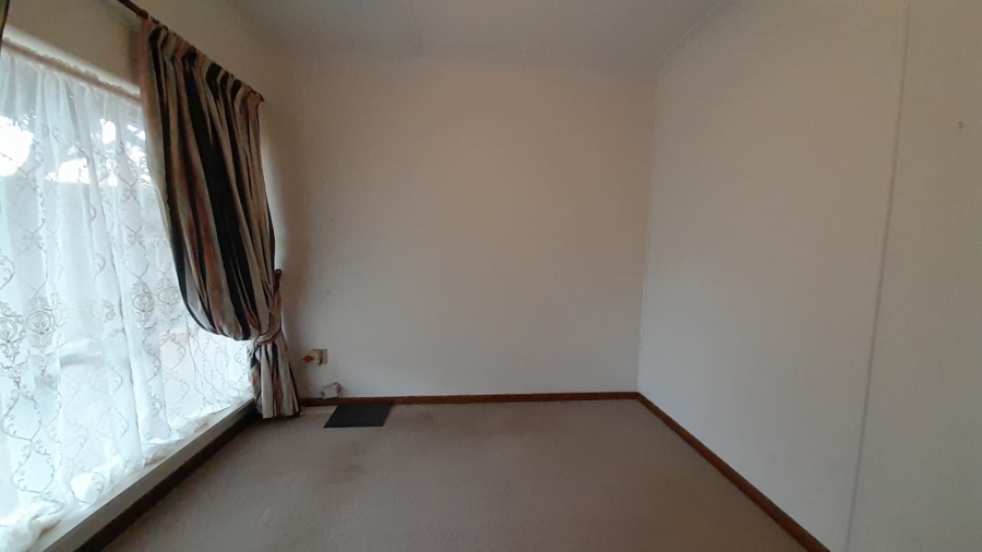 5 Bedroom Property for Sale in Birchleigh Gauteng