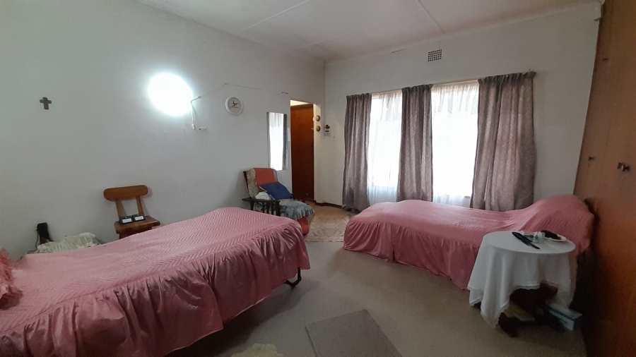 5 Bedroom Property for Sale in Birchleigh Gauteng